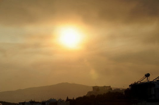 Άνοδος θερμοκρασίας την Παρασκευή – Ευνοείται η μεταφορά σκόνης